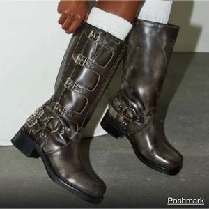 Steve Madden Brocks Boot in Black Distressed